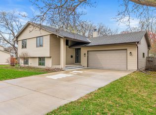 4359 Chowen Ave N, Robbinsdale, MN 55422
