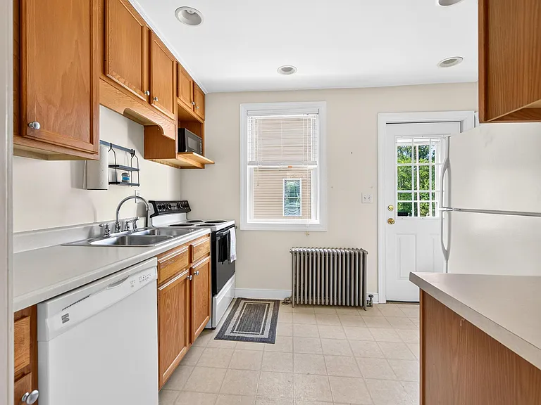 118 Summit St — Photo 33