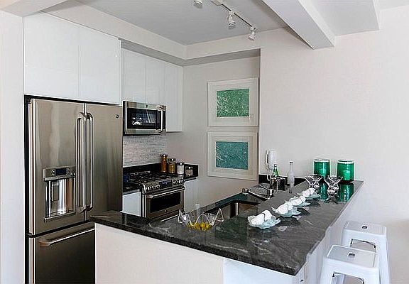 4th image of 160 W 62nd St APT 7B