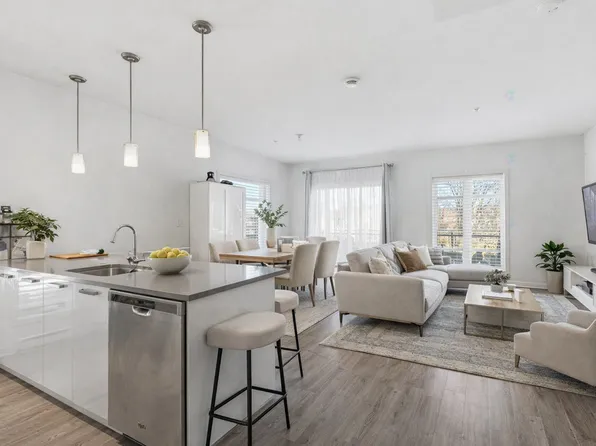 9640 Rue William Fleming #209, Montreal, QC H8R 0C4