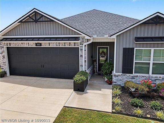2nd image of 305 Twisted Oak Way