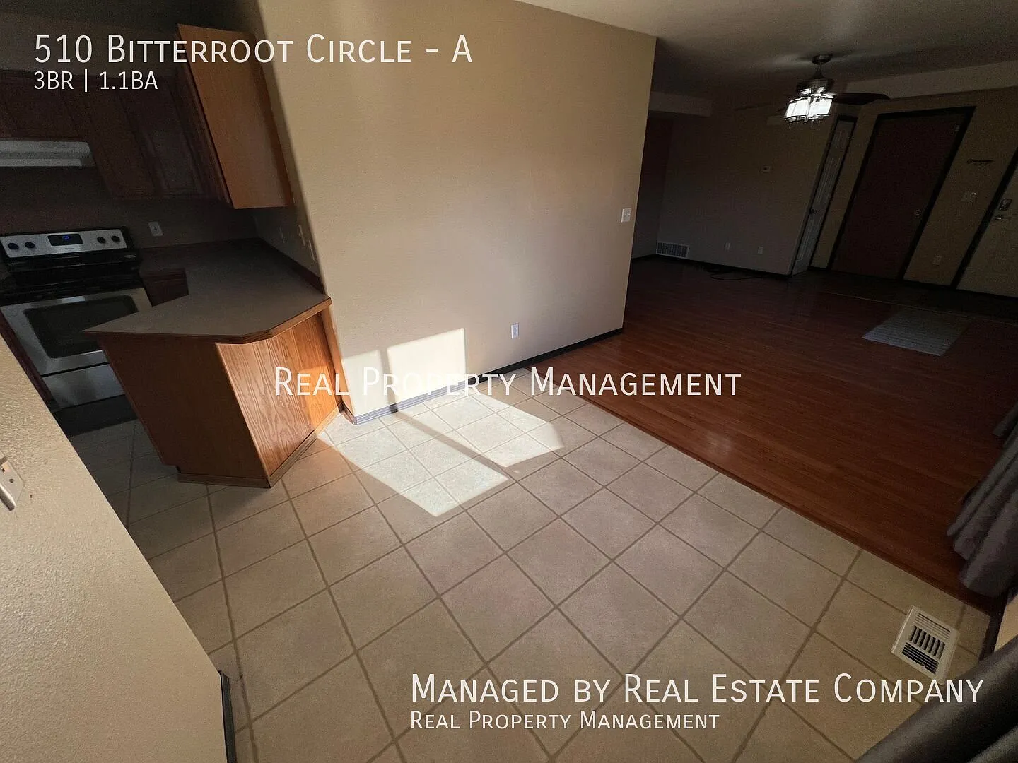 Clean and Bright 3 Bedroom 1.5 Bath Townhouse with Heated Garage — Photo 4