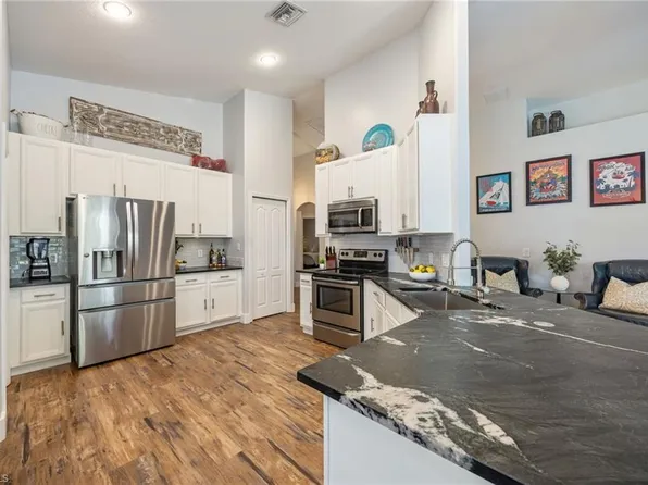 219 Glen Eagle CIR, NAPLES, FL 34104