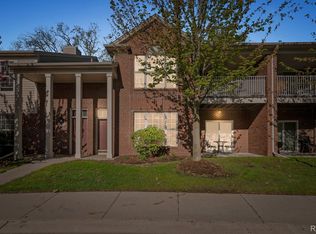 1708 Deepwood Cir, Rochester, MI 48307