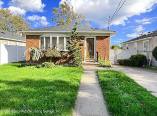12 Osage Ln, Staten Island, NY 10312