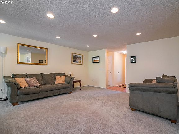 4th image of 13695 SW Cresmer Dr
