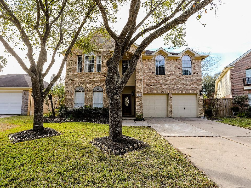 1st image of 18119 Oakleaf Trail Ct