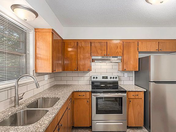 4th image of 605 NE Lynn St #15025E11B