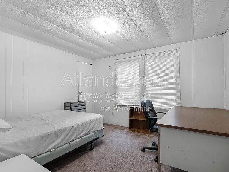 1061 Center St NW #C — Photo 13