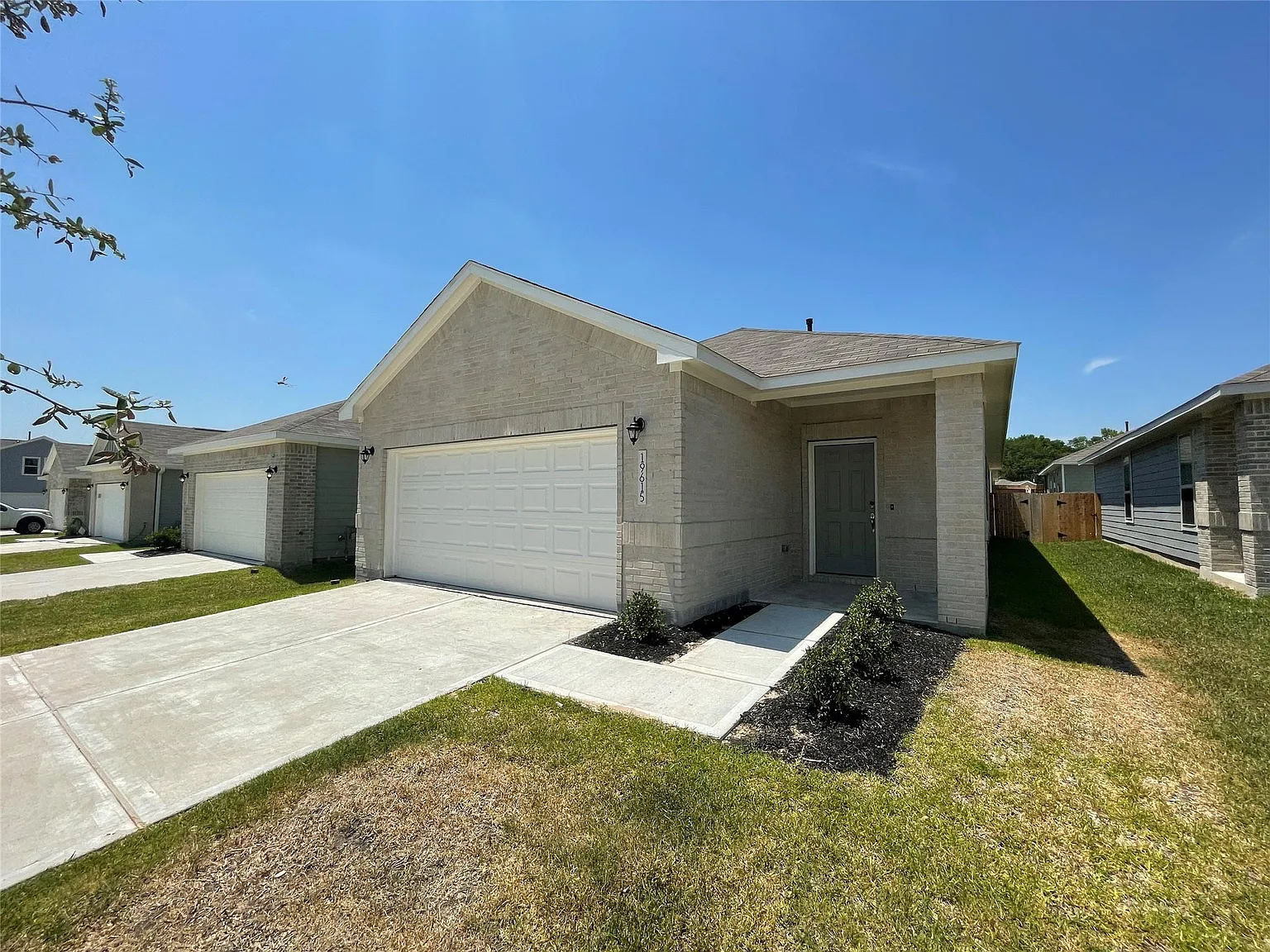 3 bed, 2.0 bath, 1548 sqft, $1,895 — Photo 1