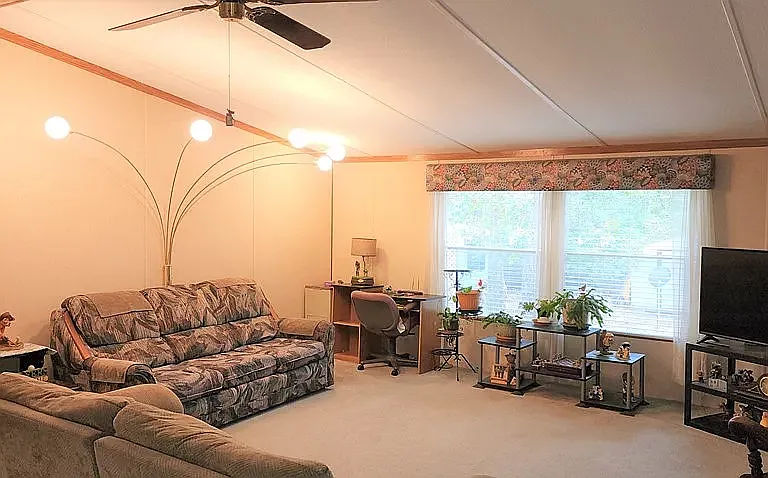3 bed, 1568 sqft, $1,570 — Photo 2