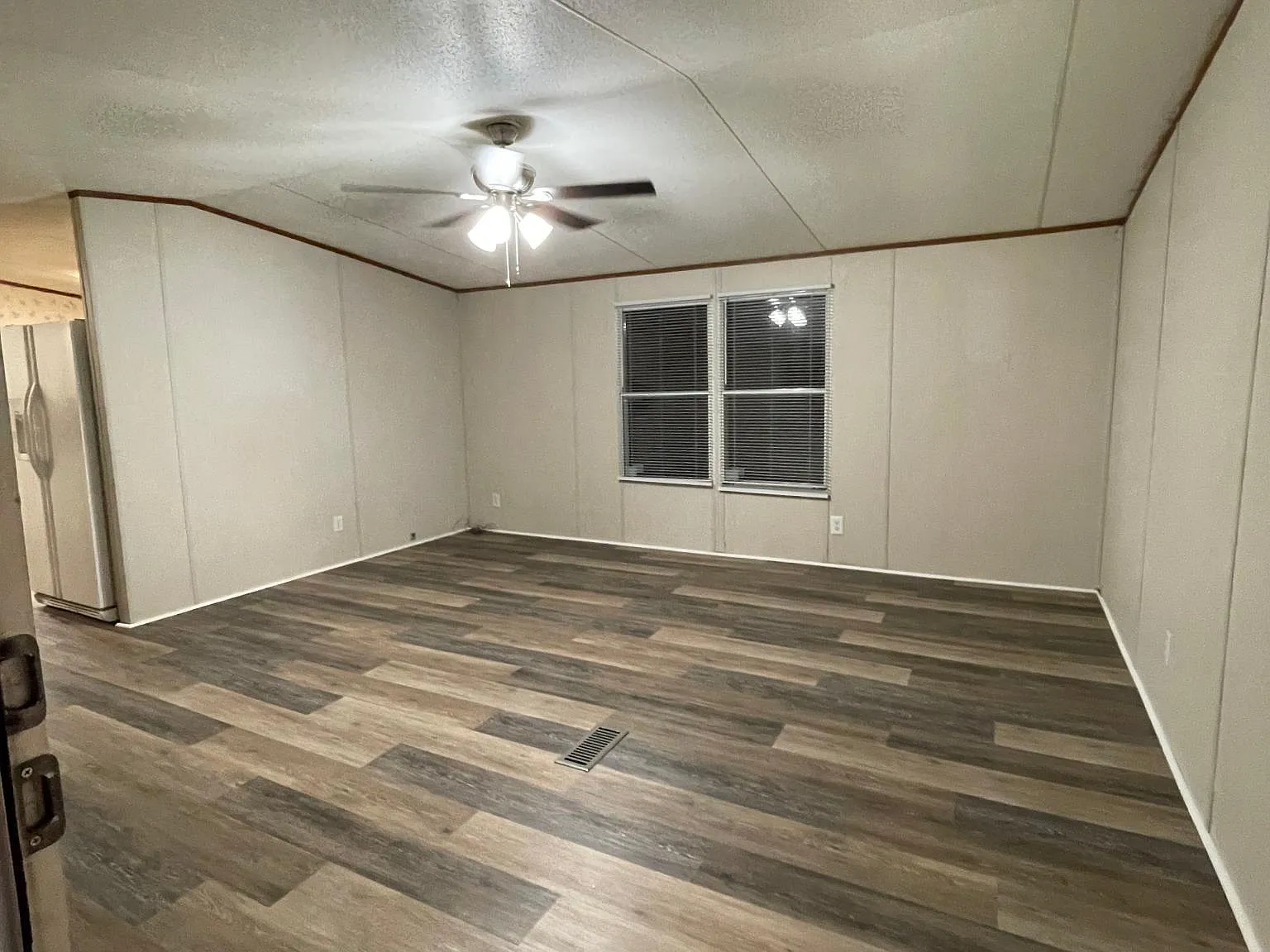2 bed, 1056 sqft, $900 — Photo 2