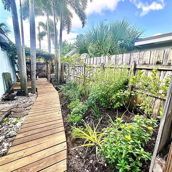 1400 NW 46th St — Photo 32