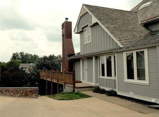 835 N 131st Plz, Omaha, NE 68154