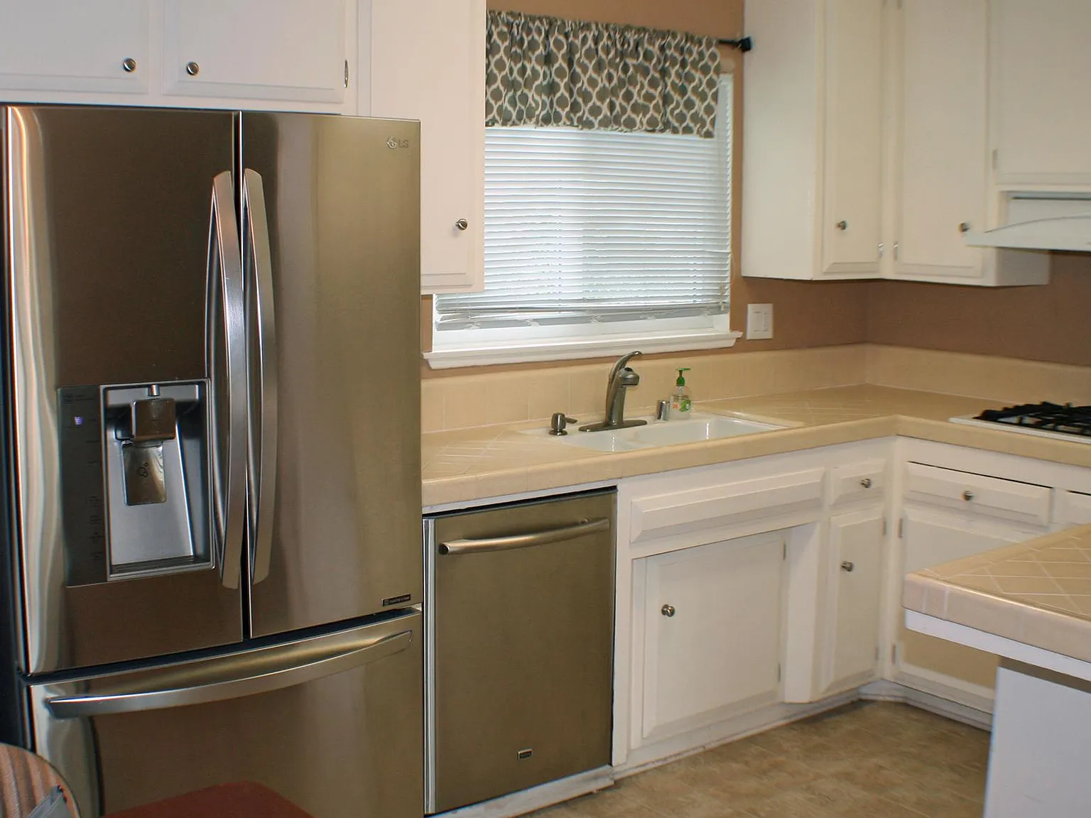 717 Nottingham Drive — Photo 3