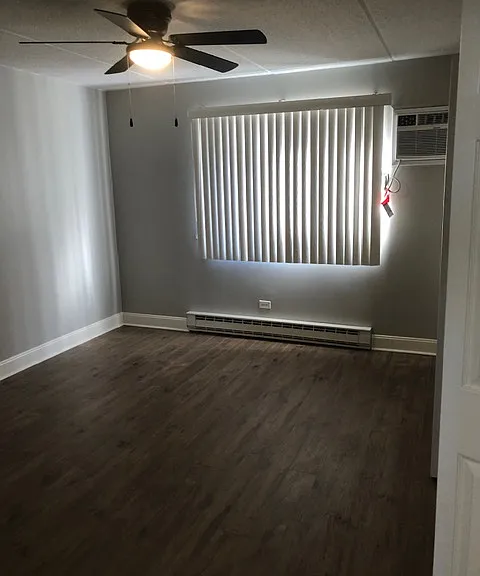 951 N Rohlwing Rd #101A — Photo 1
