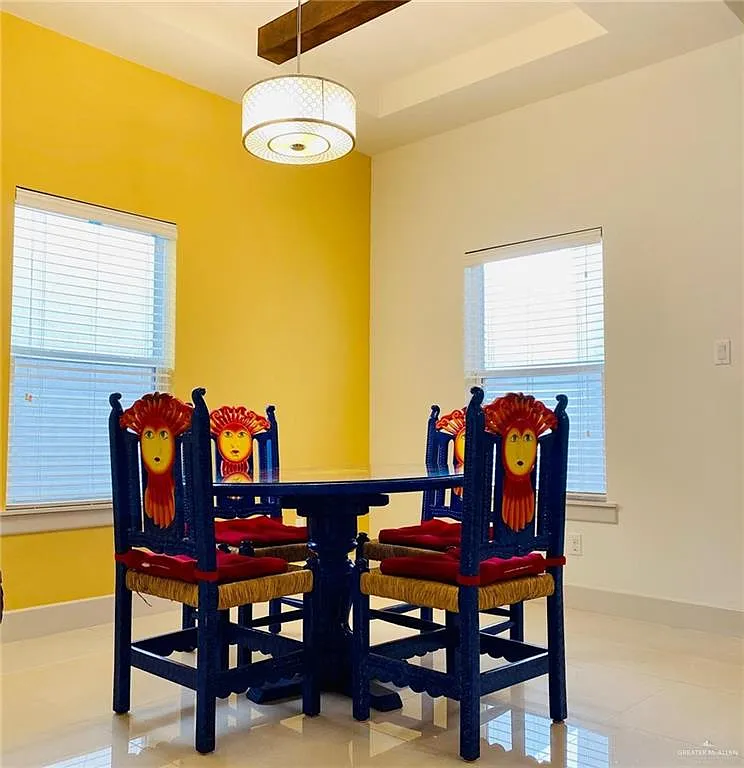 3 bed, 2.0 bath, 1572 sqft, $1,900 — Photo 4