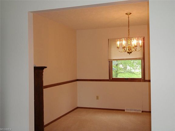 5th image of 472 Brambleside Dr