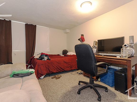 5th image of 139 Glenville Ave #1