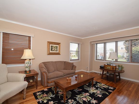 2nd image of 951 Lorraine Dr