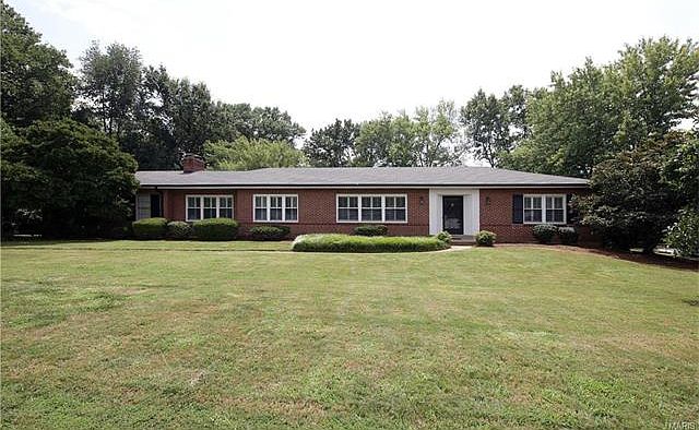 1st image of 4 Meadow Acres Ln