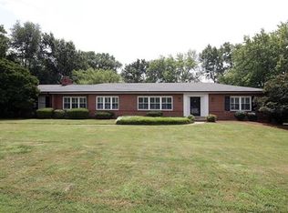 4 Meadow Acres Ln, Saint Louis, MO 63124