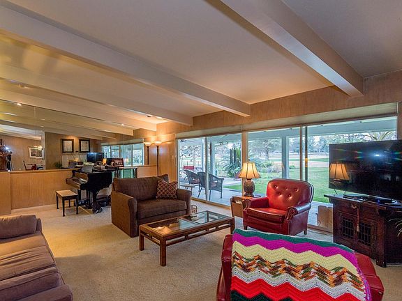 5th image of 1830 S Claremont Ave