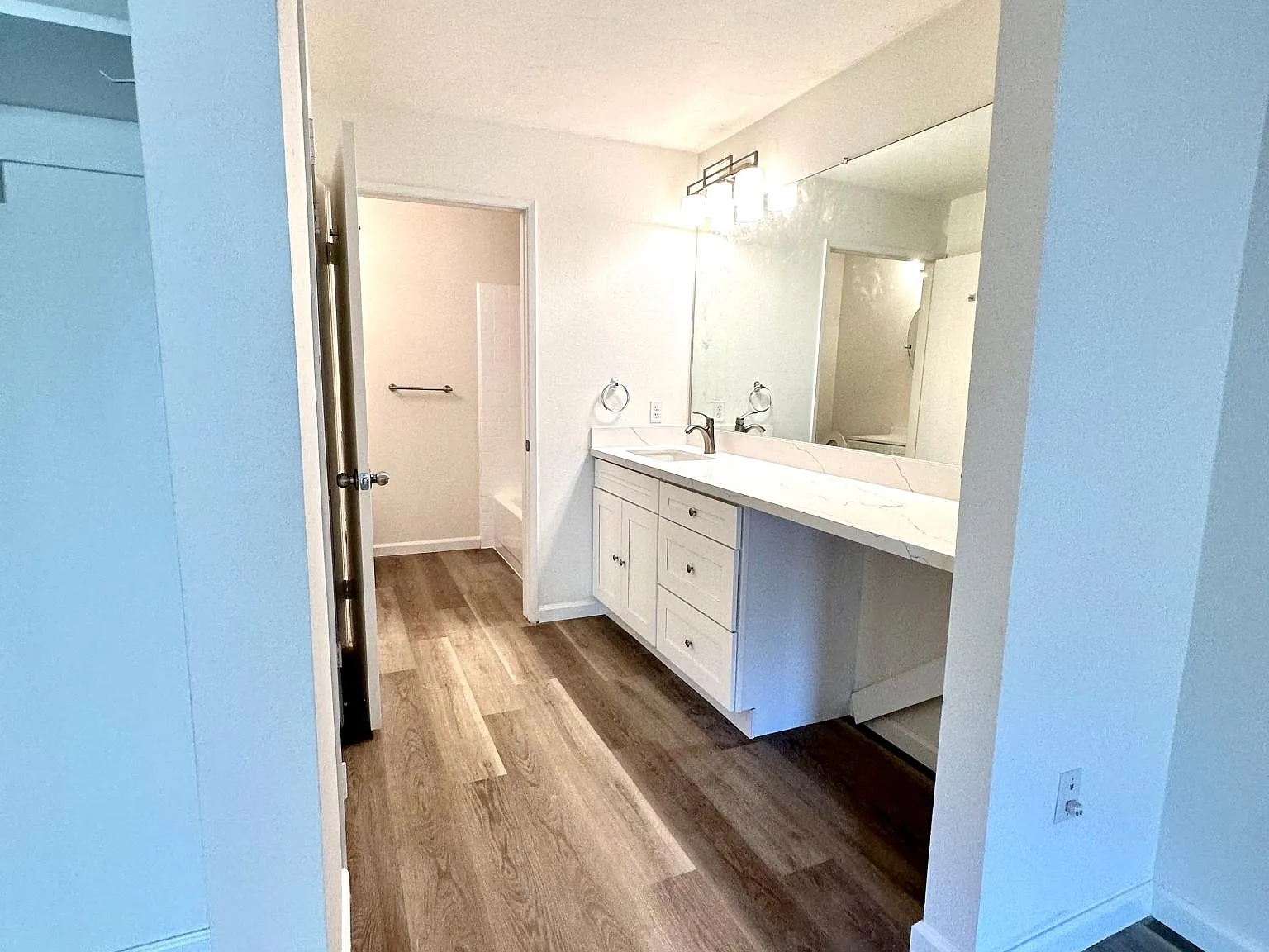 1 bed, 1.5 bath, 882 sqft, $2,500 — Photo 4