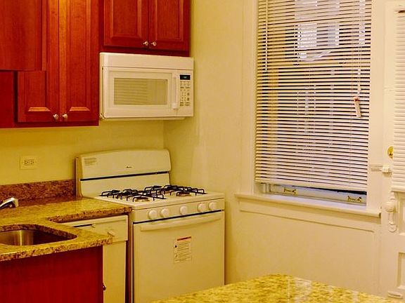 5th image of 3421 N Marshfield Ave APT 1W