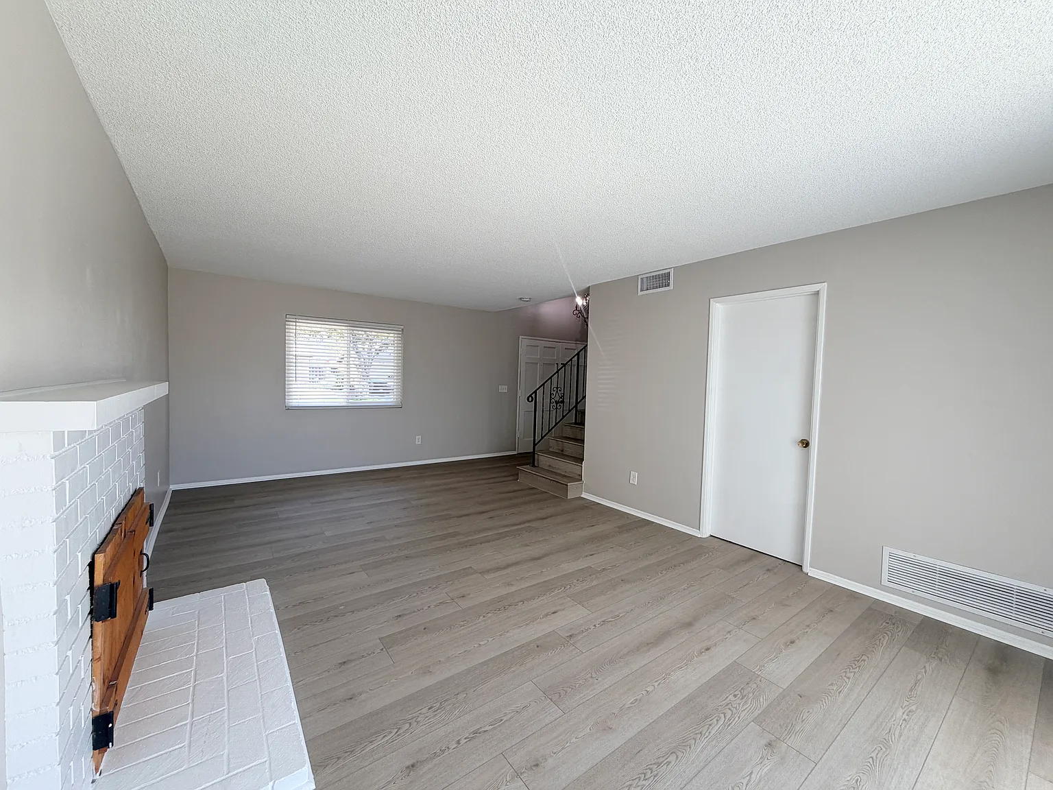 5 bed, 2.5 bath, 1738 sqft, $3,900 — Photo 4