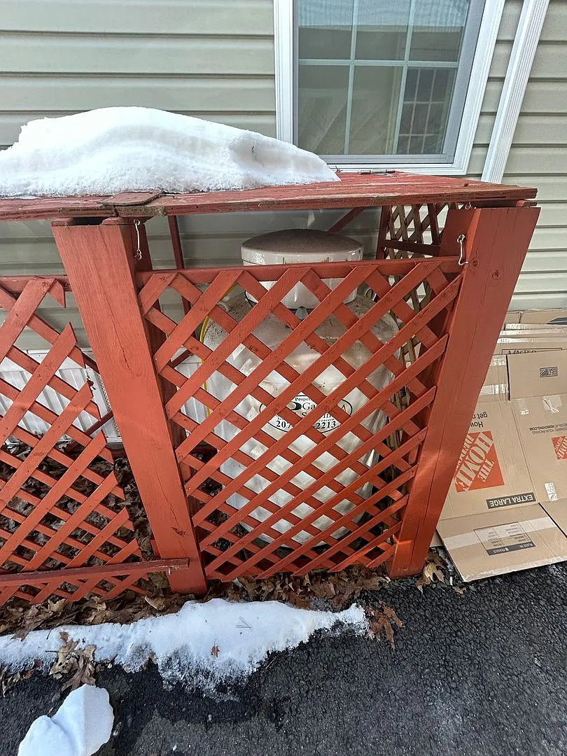 Sweet location, 3 bedroom 2 bath in Eliot Maine! 2 car garage! — Photo 3