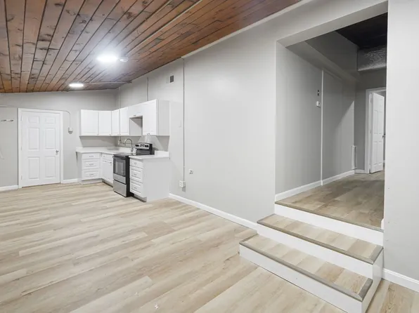 379-385 Douglas Pike, 379-385 Douglas Tpke #1, Smithfield, RI 02917