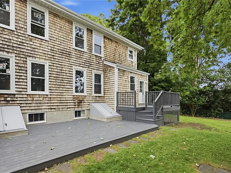 19 Princeton St — Photo 25