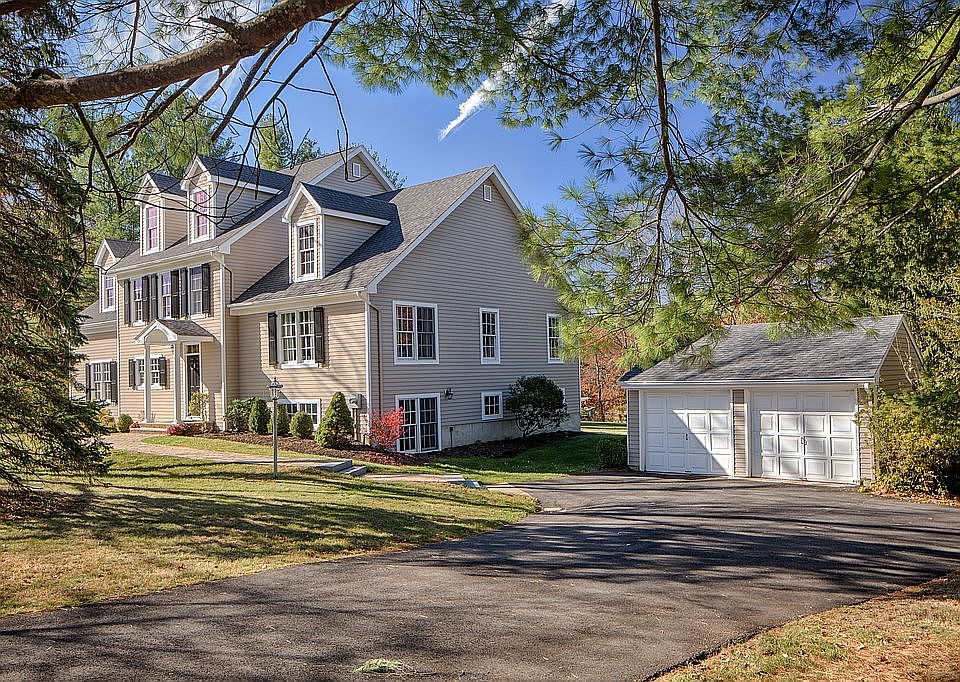 2nd image of 101 Old Stonehouse Dr