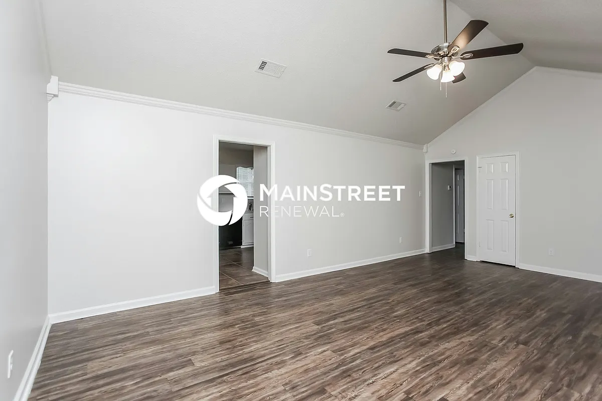 Living Room - 6030 Chadwell Rd
