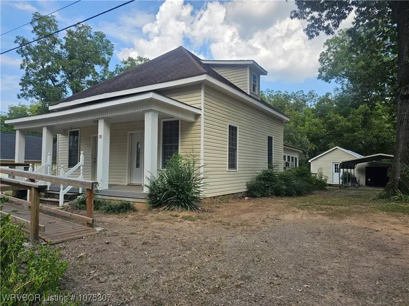 711 N 1st St, Paris, AR 72855