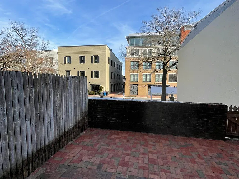213 S Union St — Photo 8