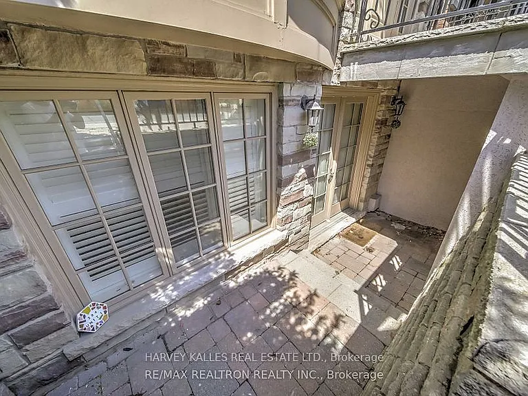 384 Spadina Rd #LOWER — Photo 2