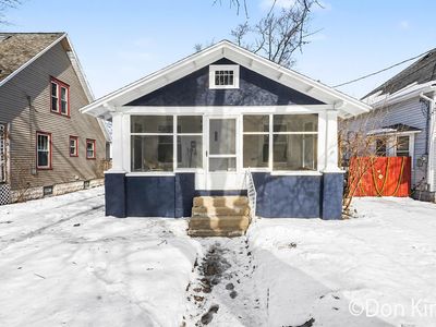 707 Graceland St NE, Grand Rapids, MI, 49505