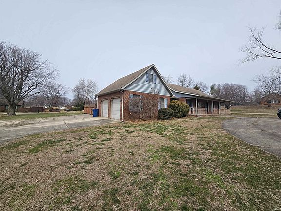 3rd image of 3564 E Emerald Dr