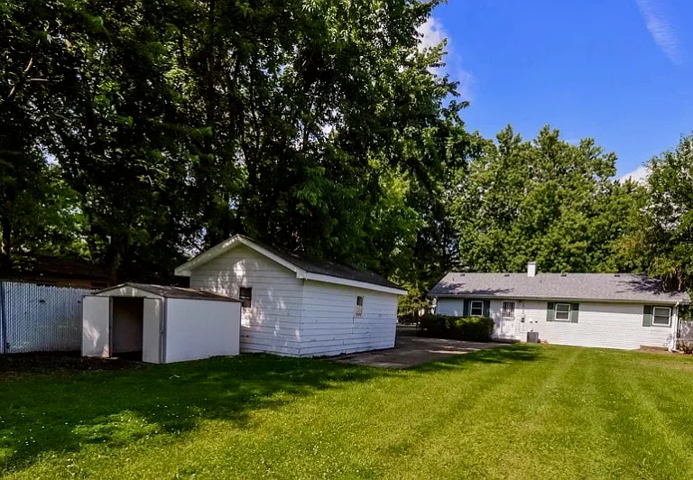 1233 S Lawler Ave — Photo 7