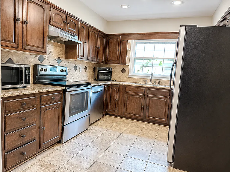 6716 Windyrush Rd — Photo 7