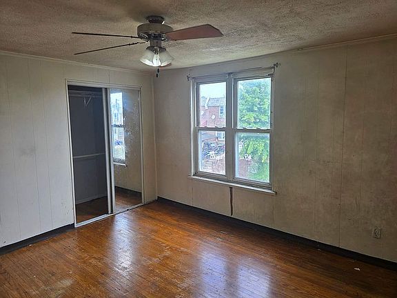 5th image of 630 E Carver St