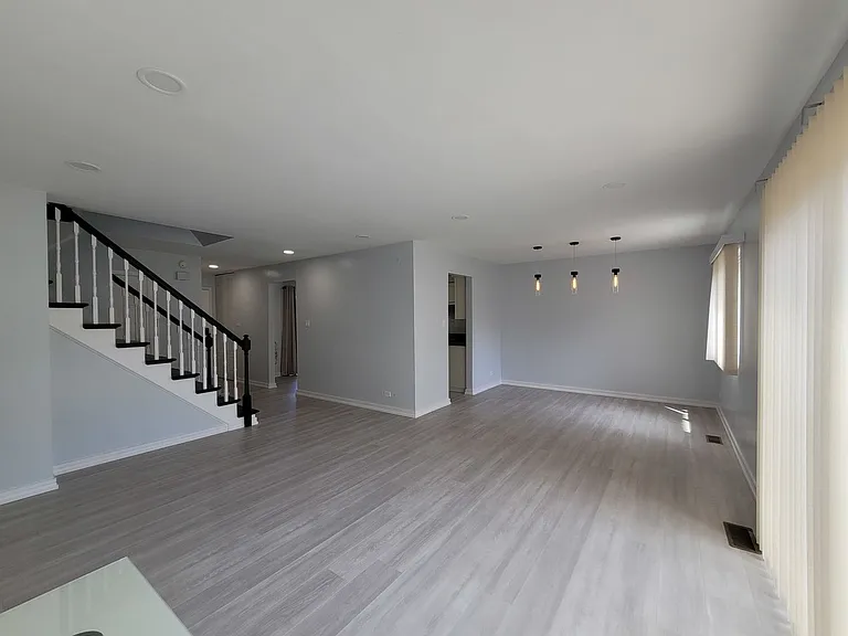 1722 Warwick Ct — Photo 3