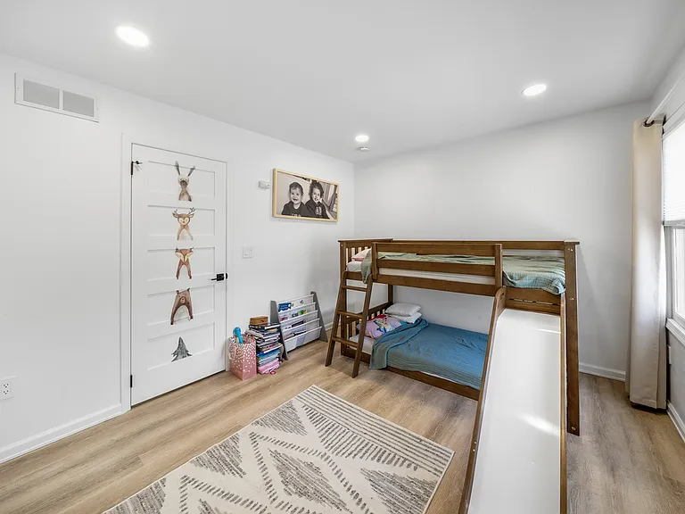 66 Claridge Ct — Photo 18