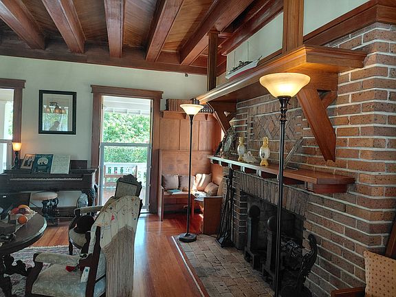 2nd image of 561 Falkland Rd