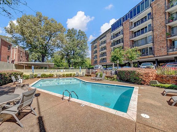 5th image of 2195 Poplar Ave APT 306