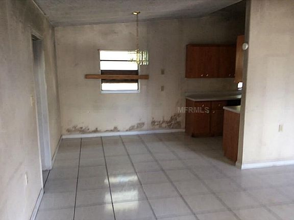 5th image of 302 N Lancelot Ave