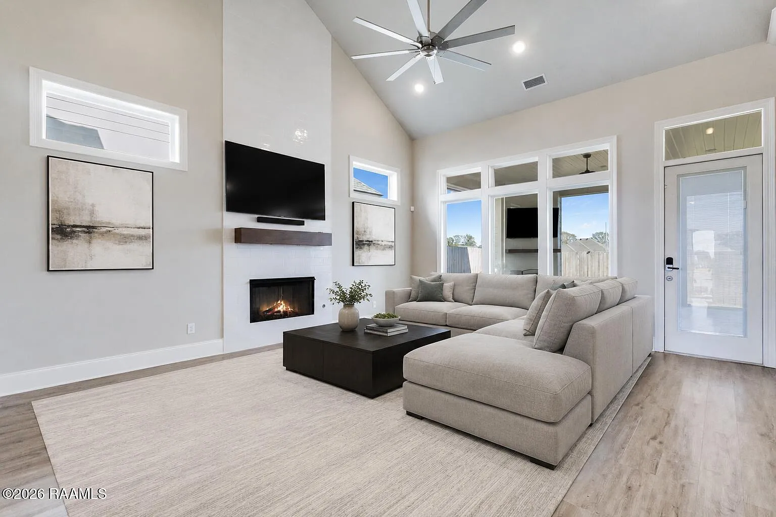 4 bed, 2487 sqft, $3,200 — Photo 4