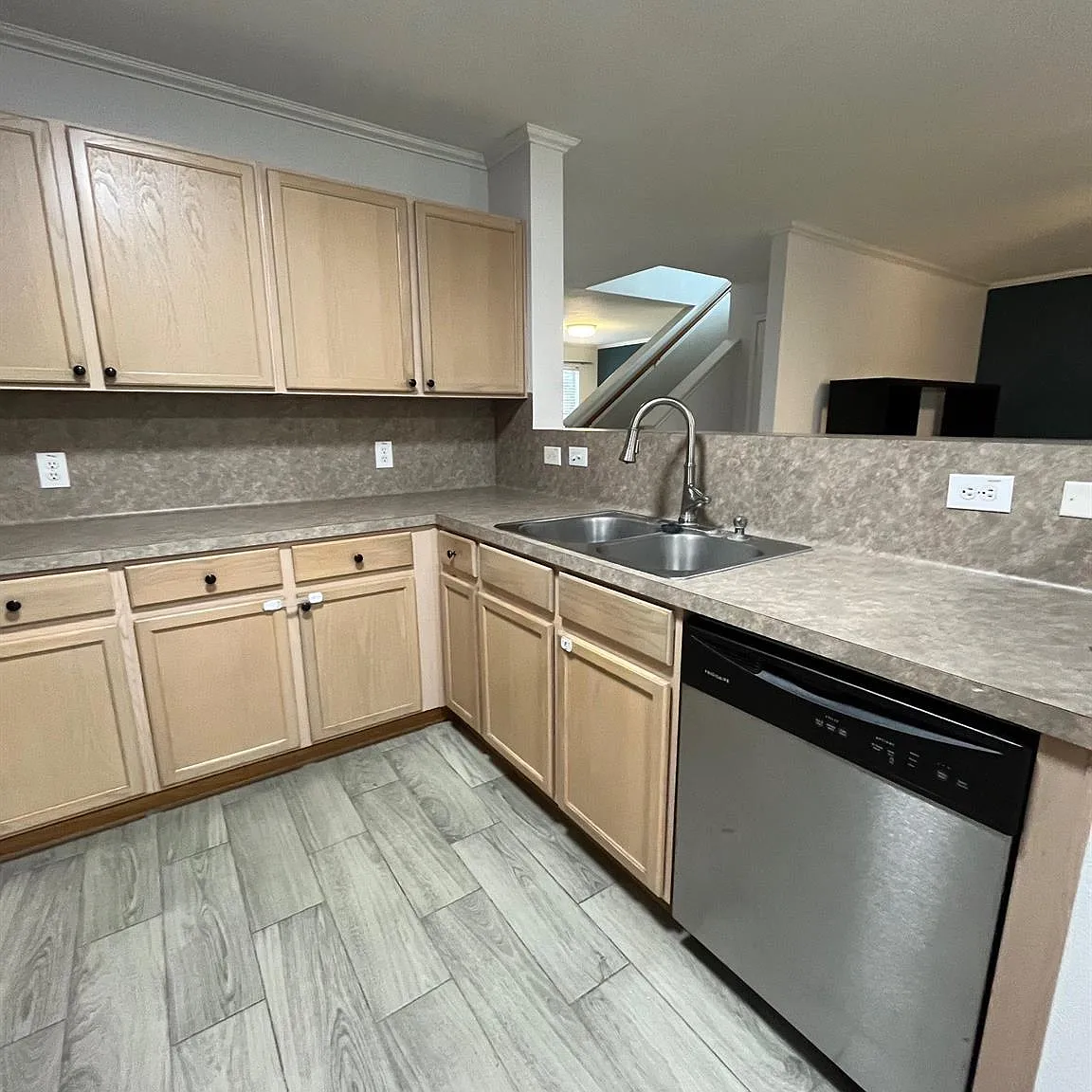 4 bed, 2.5 bath, 2846 sqft, $2,200 — Photo 4